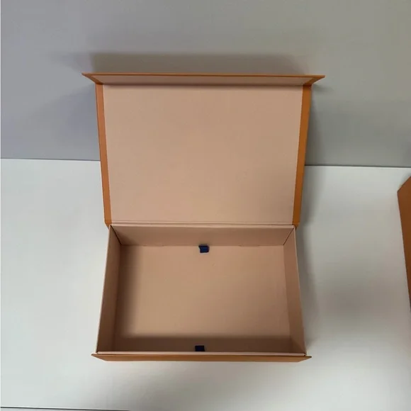 Louis Vuitton Gift Box - Picture 3 of 10